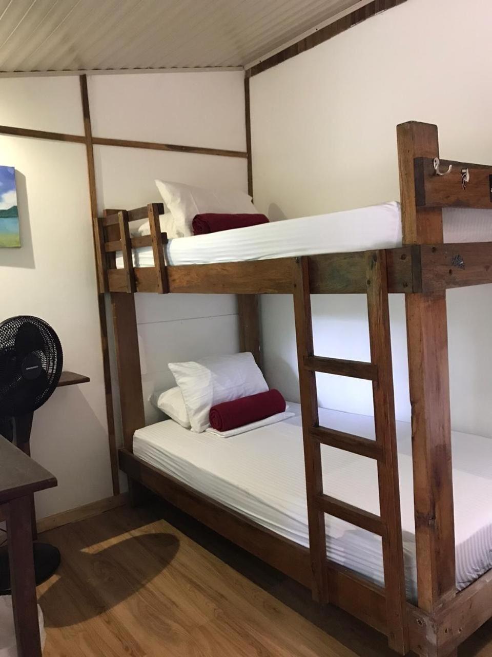 Mal Pais Surf Camp Hotel Playa Santa Teresa  Luaran gambar
