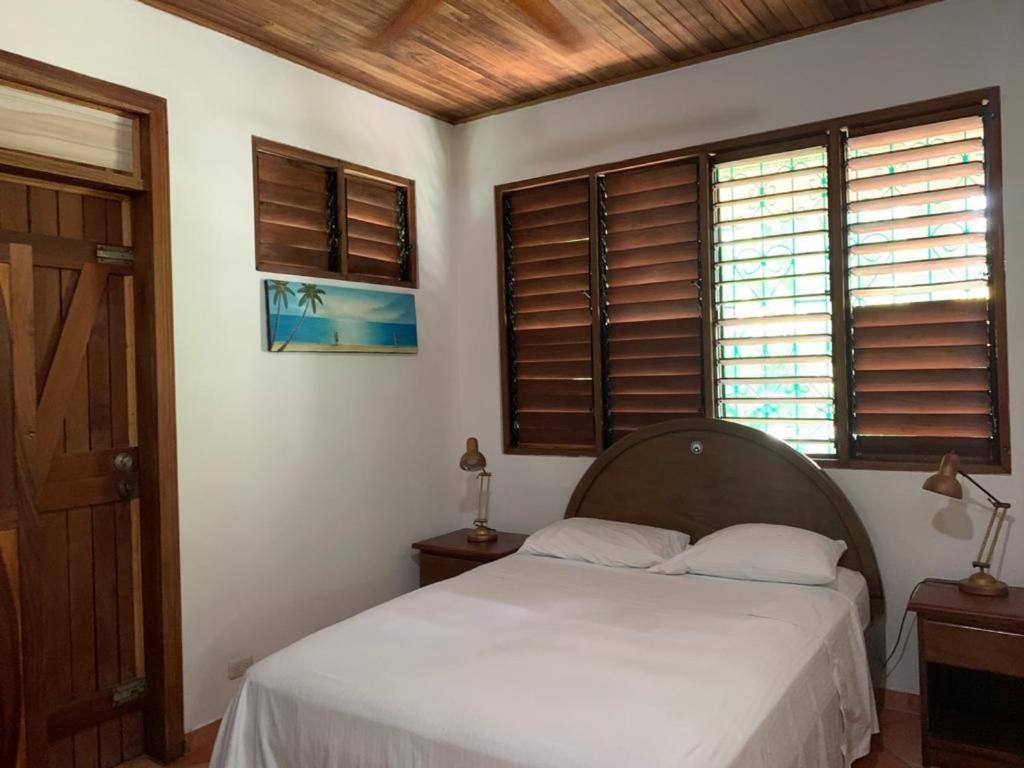 Mal Pais Surf Camp Hotel Playa Santa Teresa  Luaran gambar