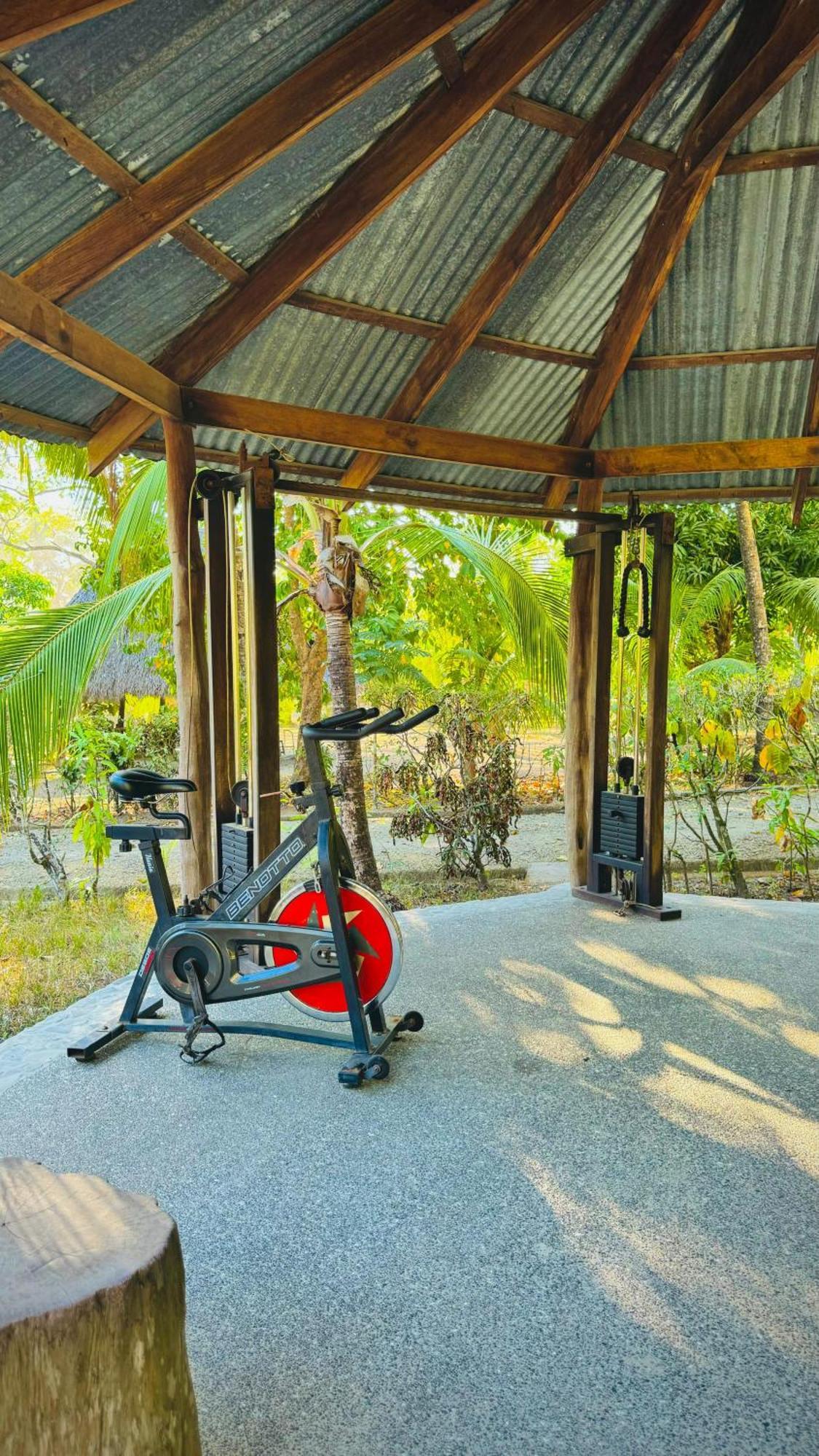 Mal Pais Surf Camp Hotel Playa Santa Teresa  Luaran gambar